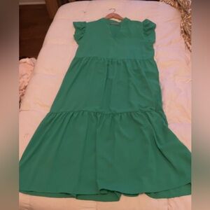 Woman’s Kelly Green Tiered Flutter-Sleeve Dress